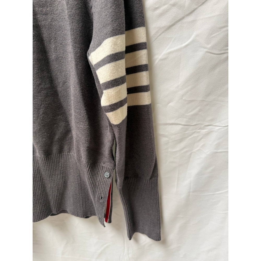 Thom Browne Classic 4-Bar Wool Crewneck Sweater in Medium-Grey - Picture 6 of 9